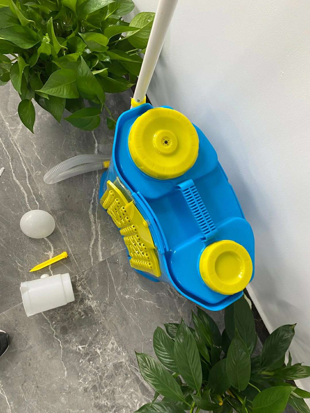 厂家直销八角手动背负式喷雾器 电动喷雾器 16L双管钢管老式喷雾器细节图