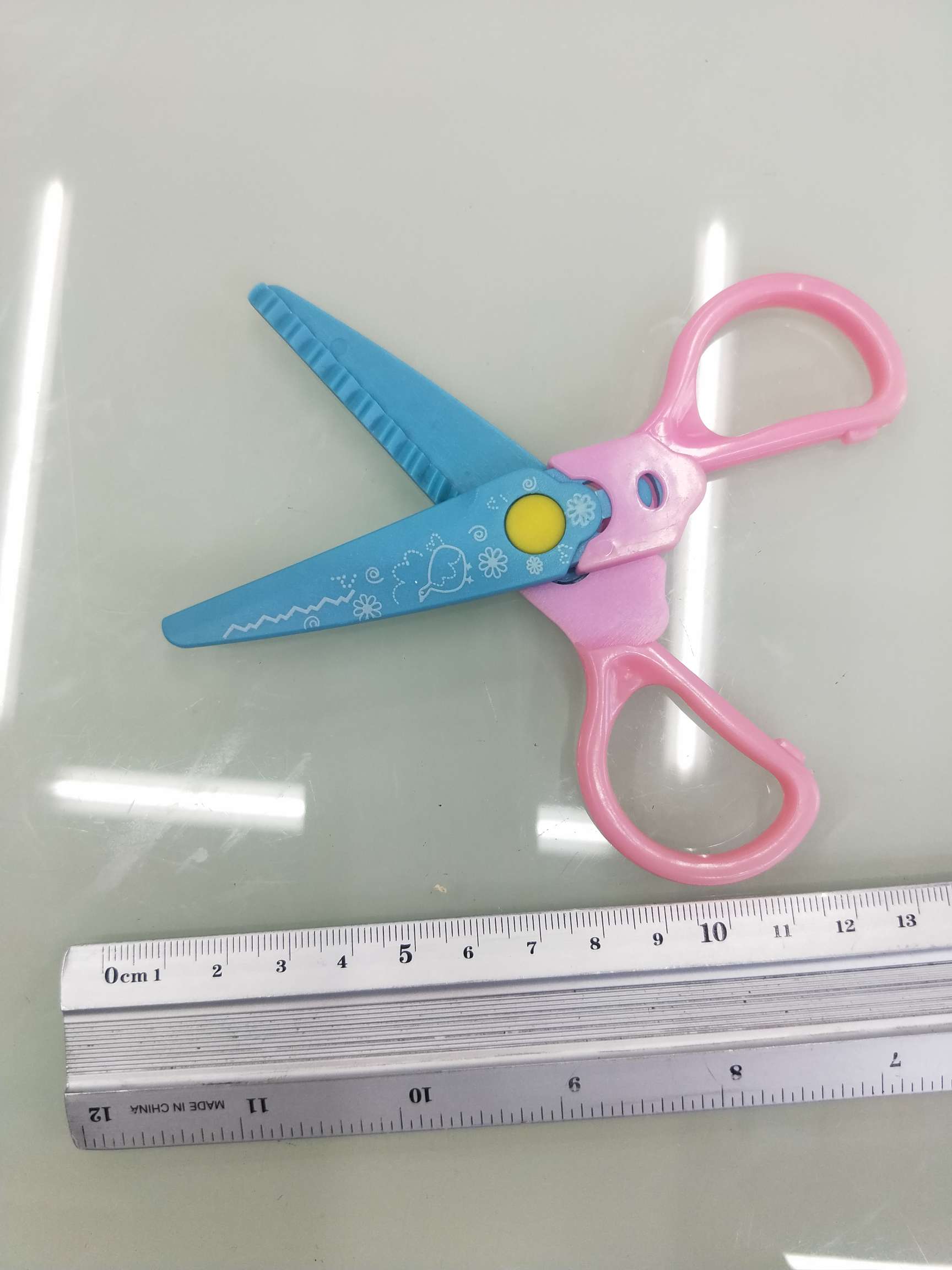 刀剪/小剪刀/文具剪刀/剪刀/剪贴本子细节图