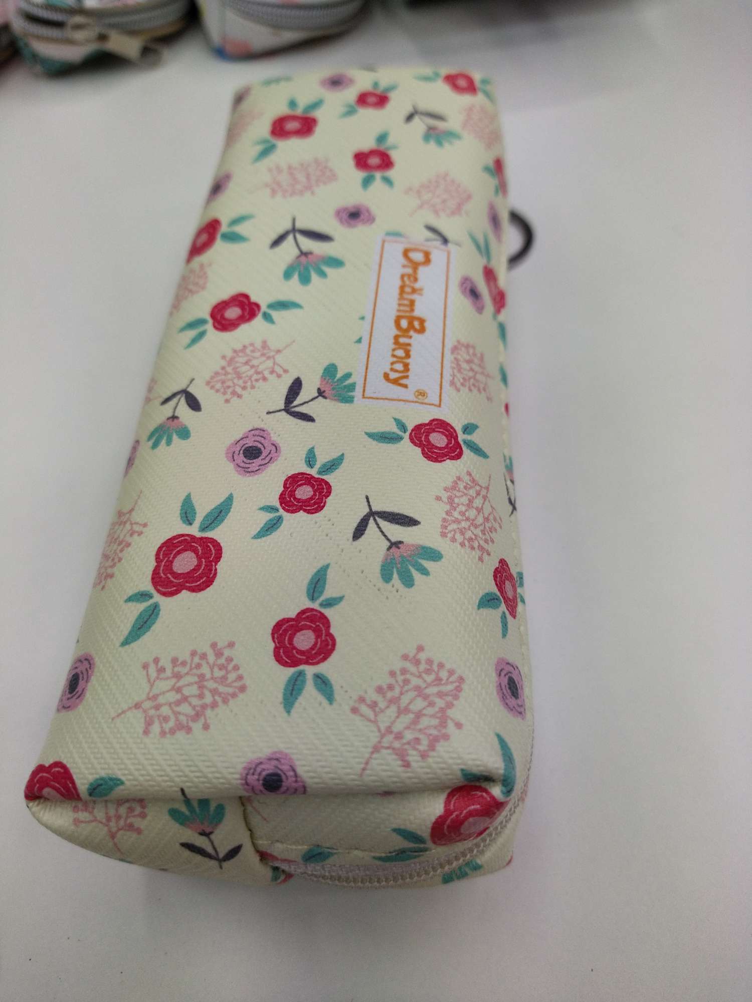 钥匙扣拉链笔袋做工精细质量好适合小学生使用