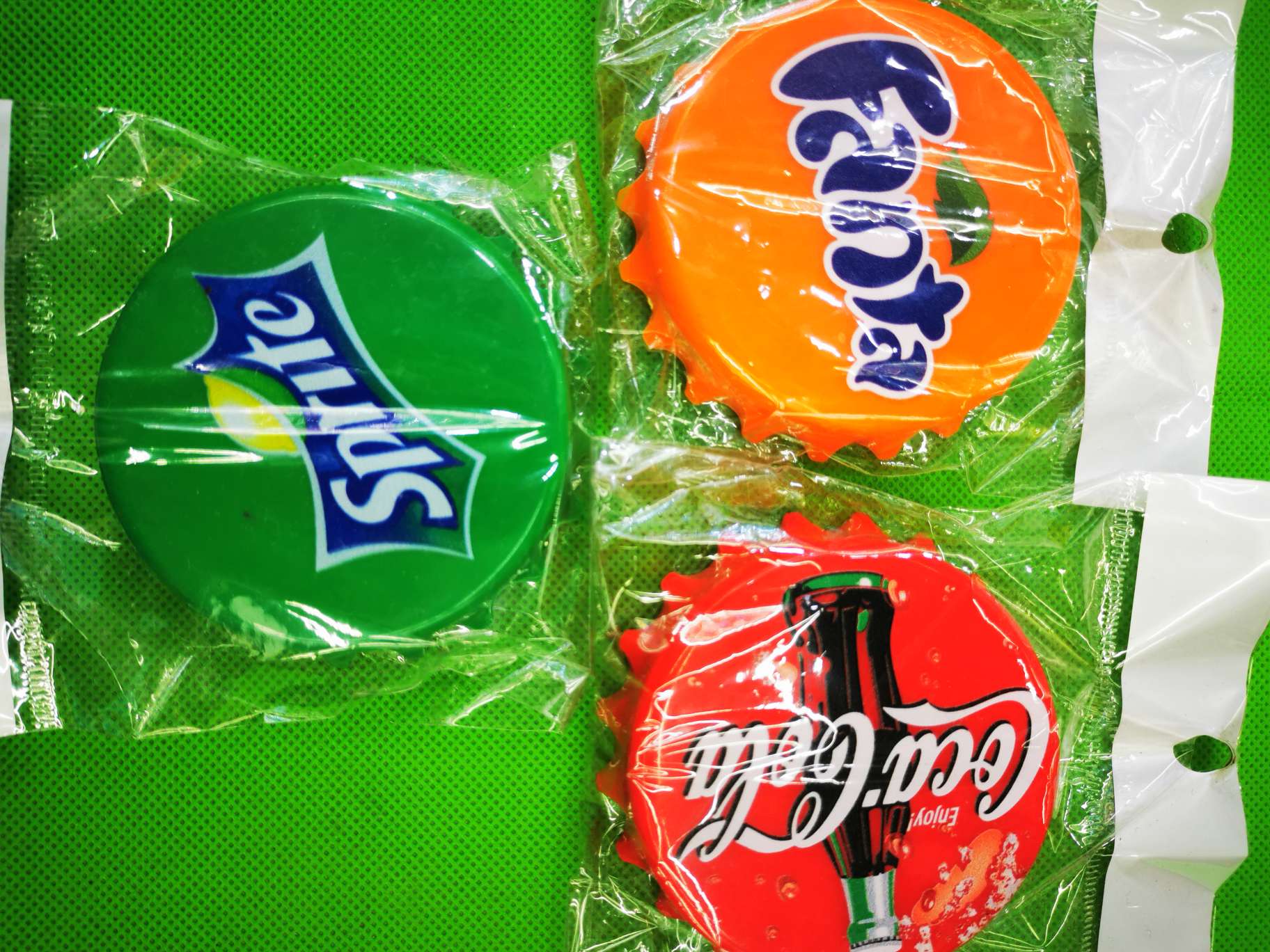 本店新款开瓶器正方形开瓶器，款式漂亮，可以各种众多礼品赠送品，款式众多，欢迎新老客户来店下单或线上与线下下单都可以。白底实物图