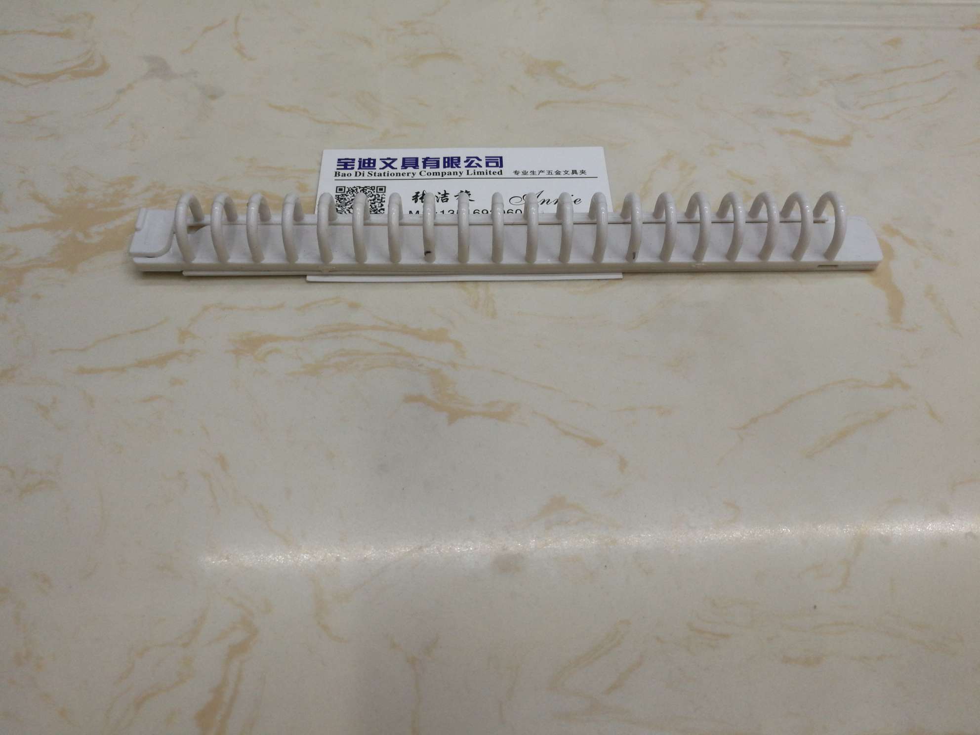 20孔塑料夹 2022年新品 可定制 文具配件