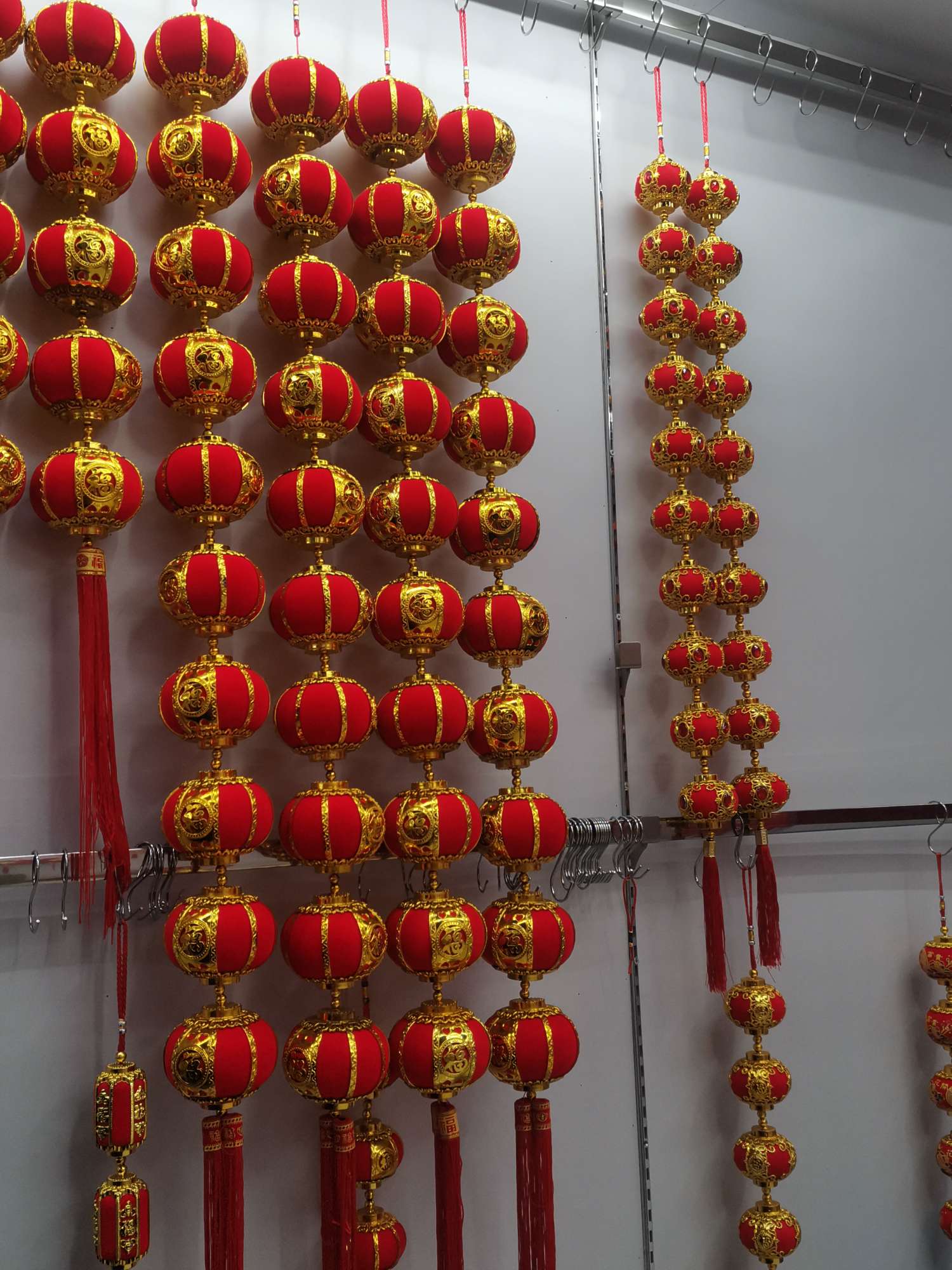 10 series of large golden basket lanterns, factory direct sales, flocking, wishing you a prosperous year. Good products from Yiwu