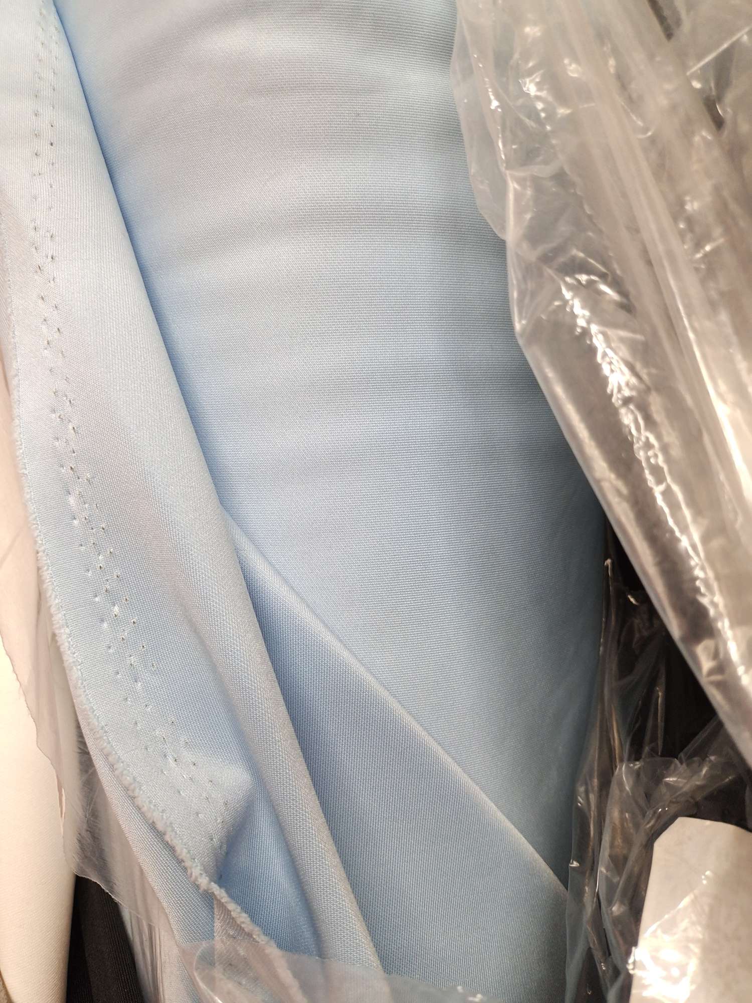 空气层浅蓝色