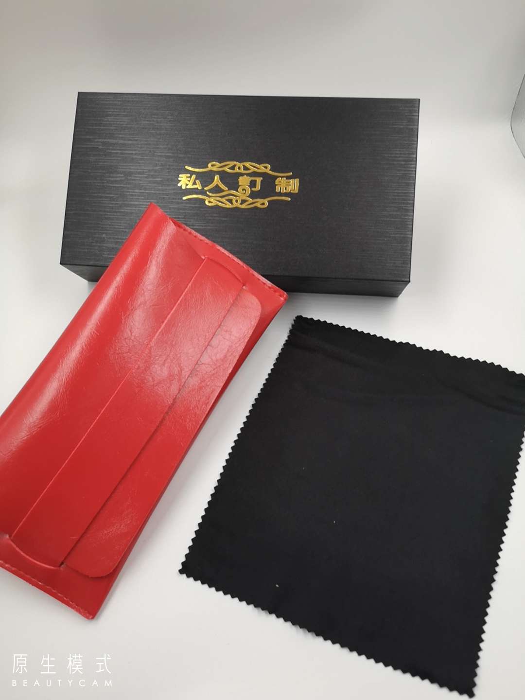 Fashionable soft-padded eyeglass case, sunglasses, leather bag pic 4