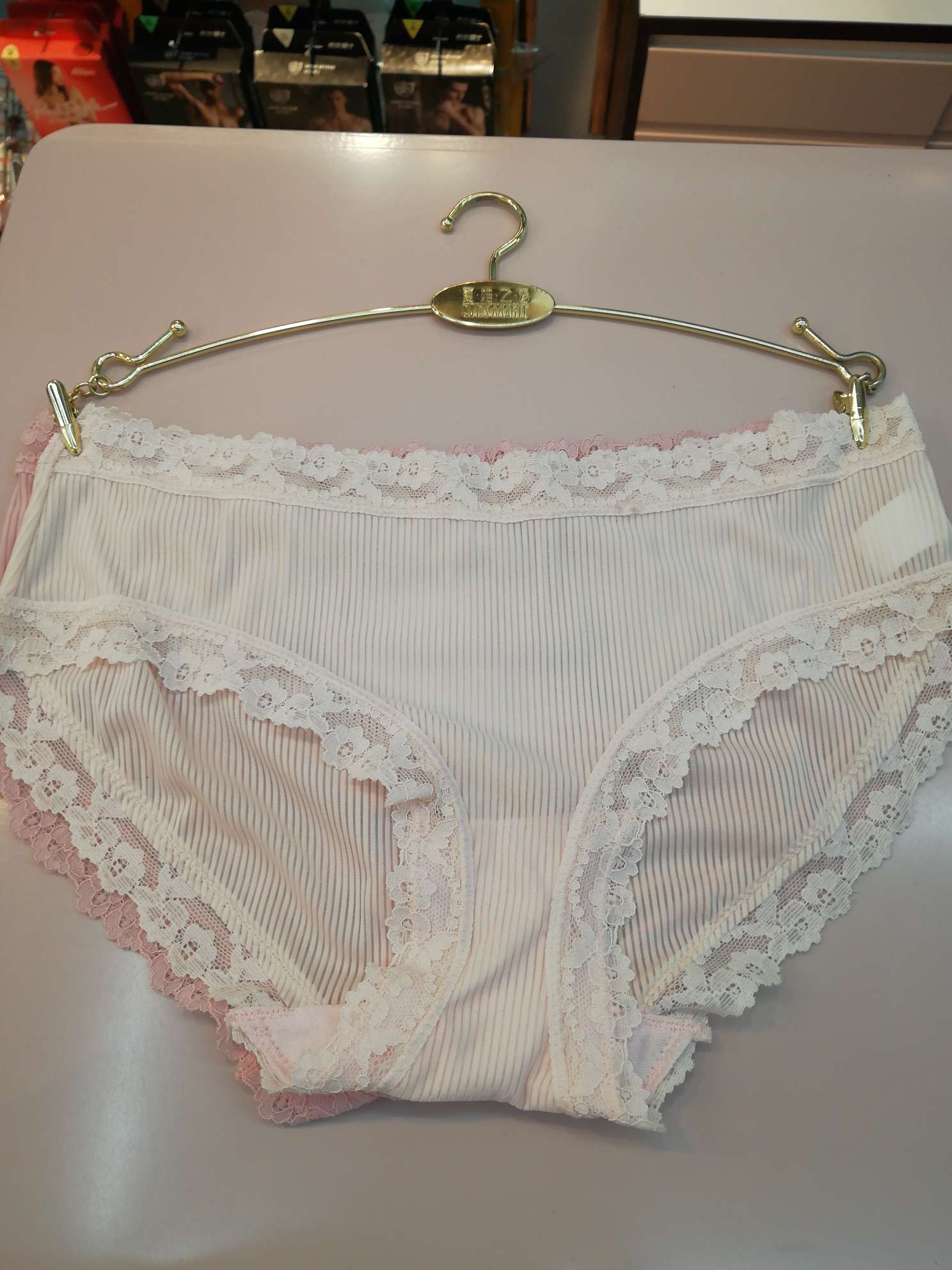 Lace trim details Picture