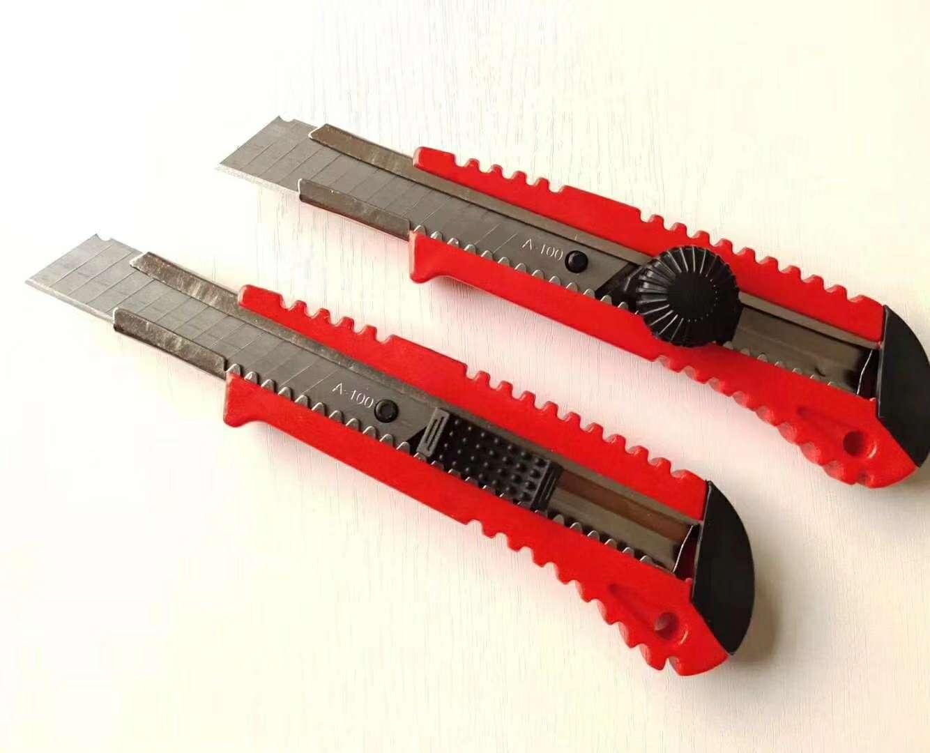 Scissors, utility knives, woodworking knives, paper cutters, letter openers, 15.5cm x 5.5cm, 60 pieces per box, 480 pieces per box, volume 0.11 cubic meters full figure
