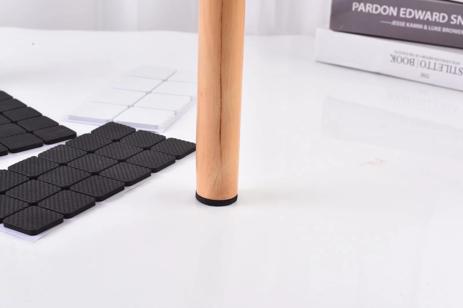 塑料桌椅实物图