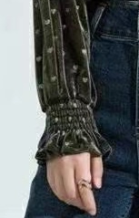 A plain velvet black polka dot front-row button business women's shirt, with a fashionable white lace collar and multiple elastic cuffs, is a formal shirt for late autumn details Picture