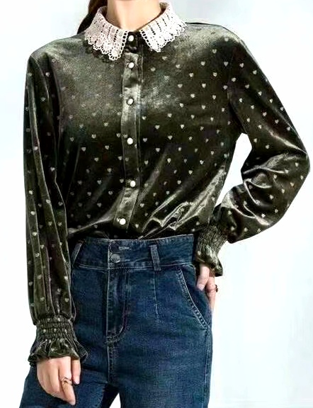 A plain velvet black polka dot front-row button business women's shirt, with a fashionable white lace collar and multiple elastic cuffs, is a formal shirt for late autumn
