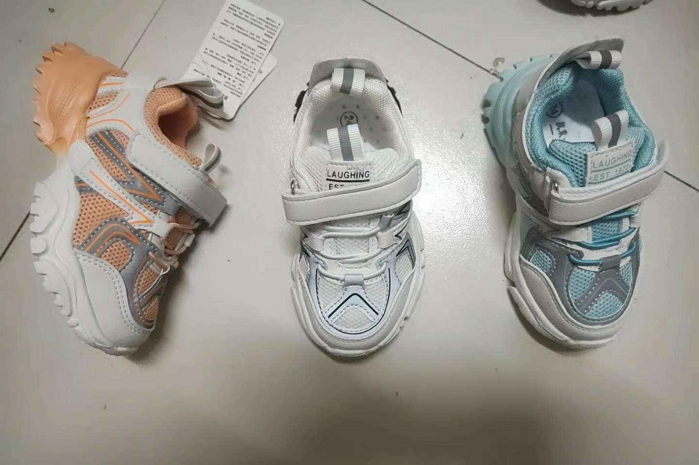 Mesh breathable sneakers for children