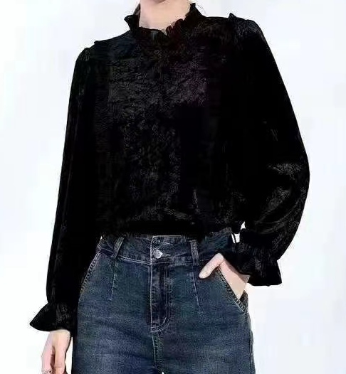 This pure black cashmere inner garment features a stylish floral collar and cuffs that are both loose and see-through. The slightly loose and transparent cashmere spandex makes it comfortable and sexy to wear