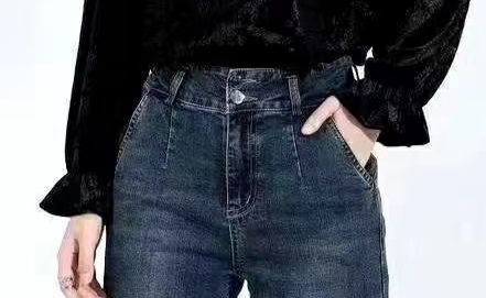 This pure black cashmere inner garment features a stylish floral collar and cuffs that are both loose and see-through. The slightly loose and transparent cashmere spandex makes it comfortable and sexy to wear Specification image