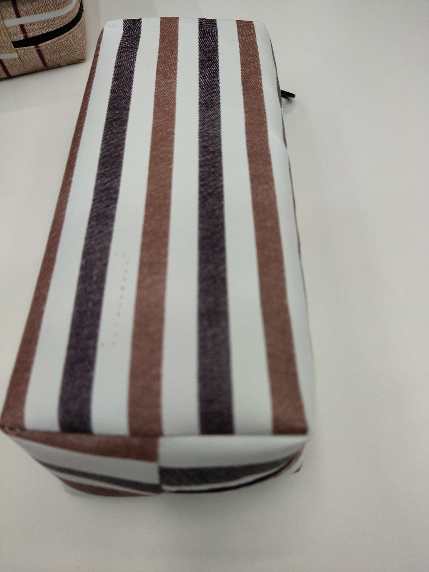 笔袋铅笔盒做工精细质量好适合小学生使用