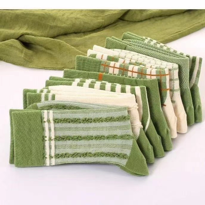 女士纯棉中筒袜，牛油果绿