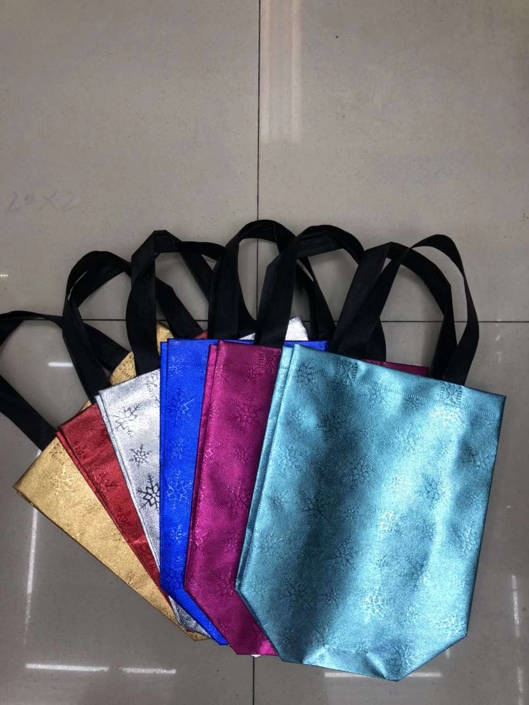 Non-woven fabric shopping bags, eco-friendly advertising bag printing, PP woven bags, supermarket shopping bags, non-woven fabric three-dimensional bags, customized aluminum film bags