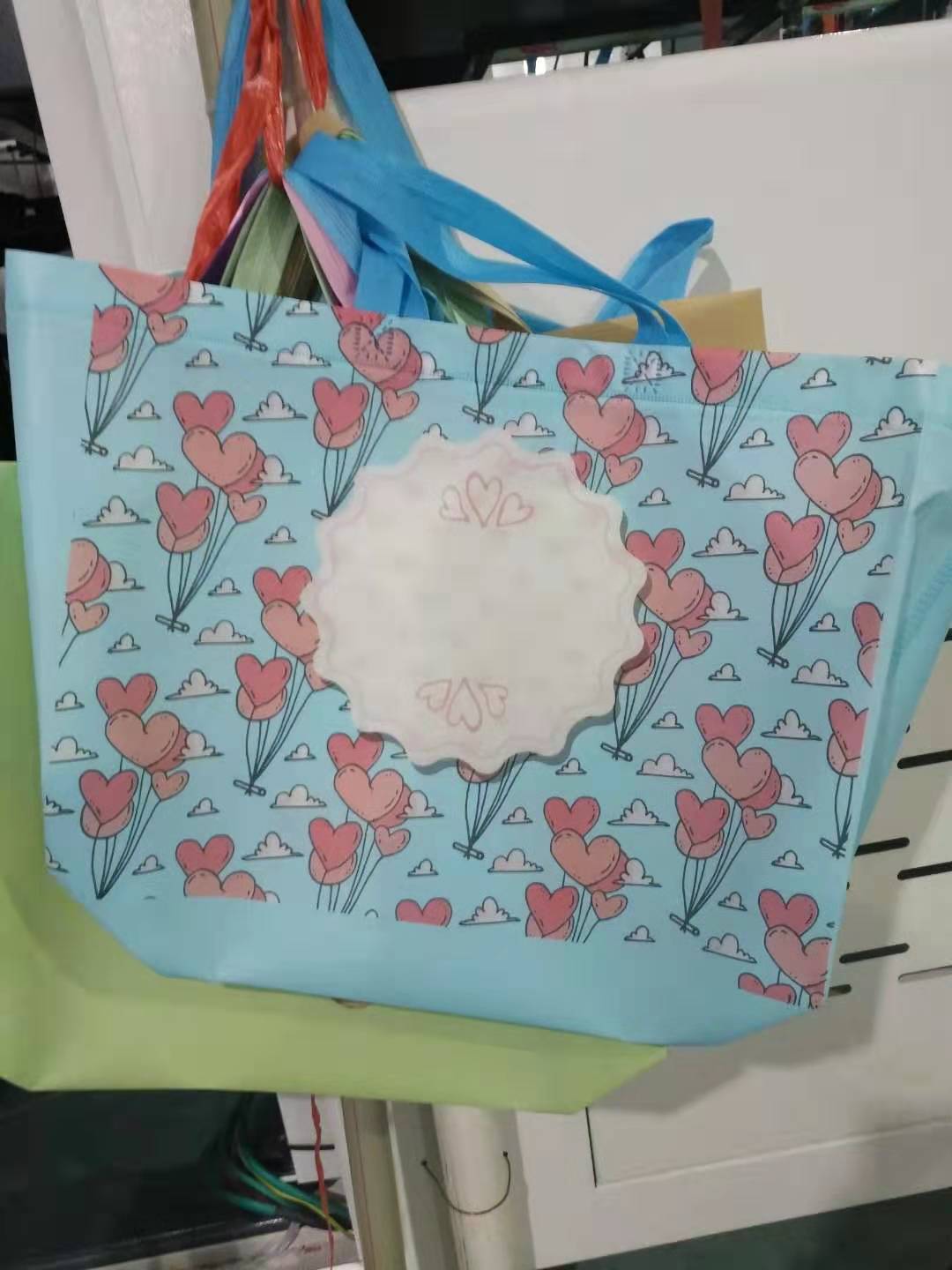 Non-woven fabric shopping bags, advertising bags with environmentally friendly printing, PP woven bags, heat-pressed supermarket shopping bags