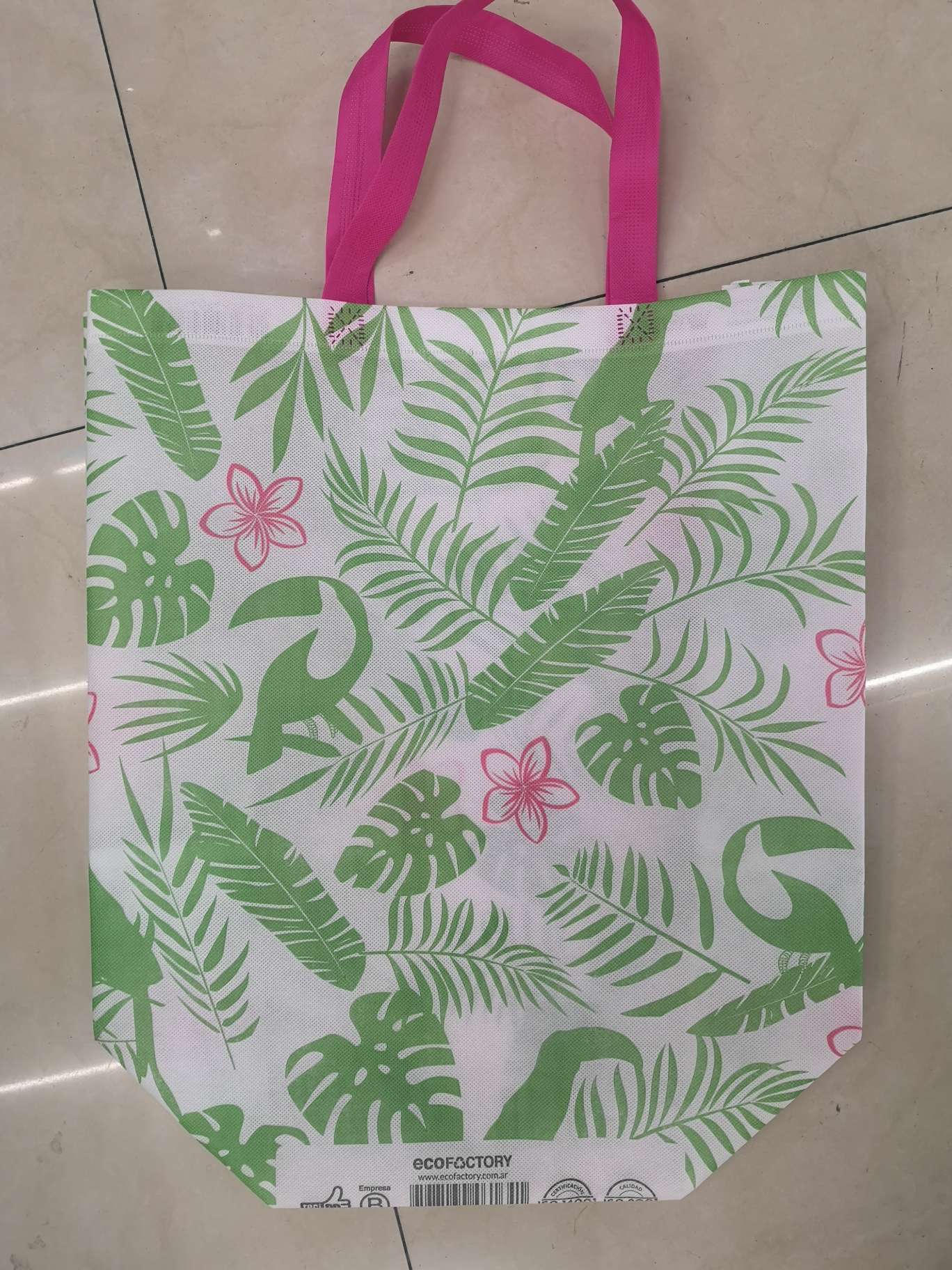 Non-woven fabric shopping bags and advertising bags full figure