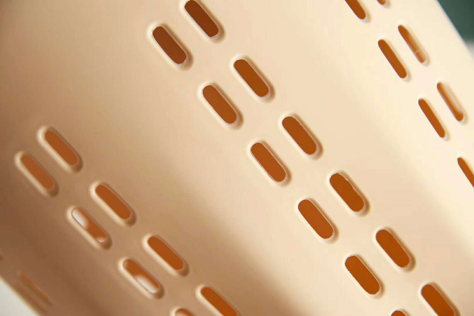 066磨砂镂空垃圾桶产品图