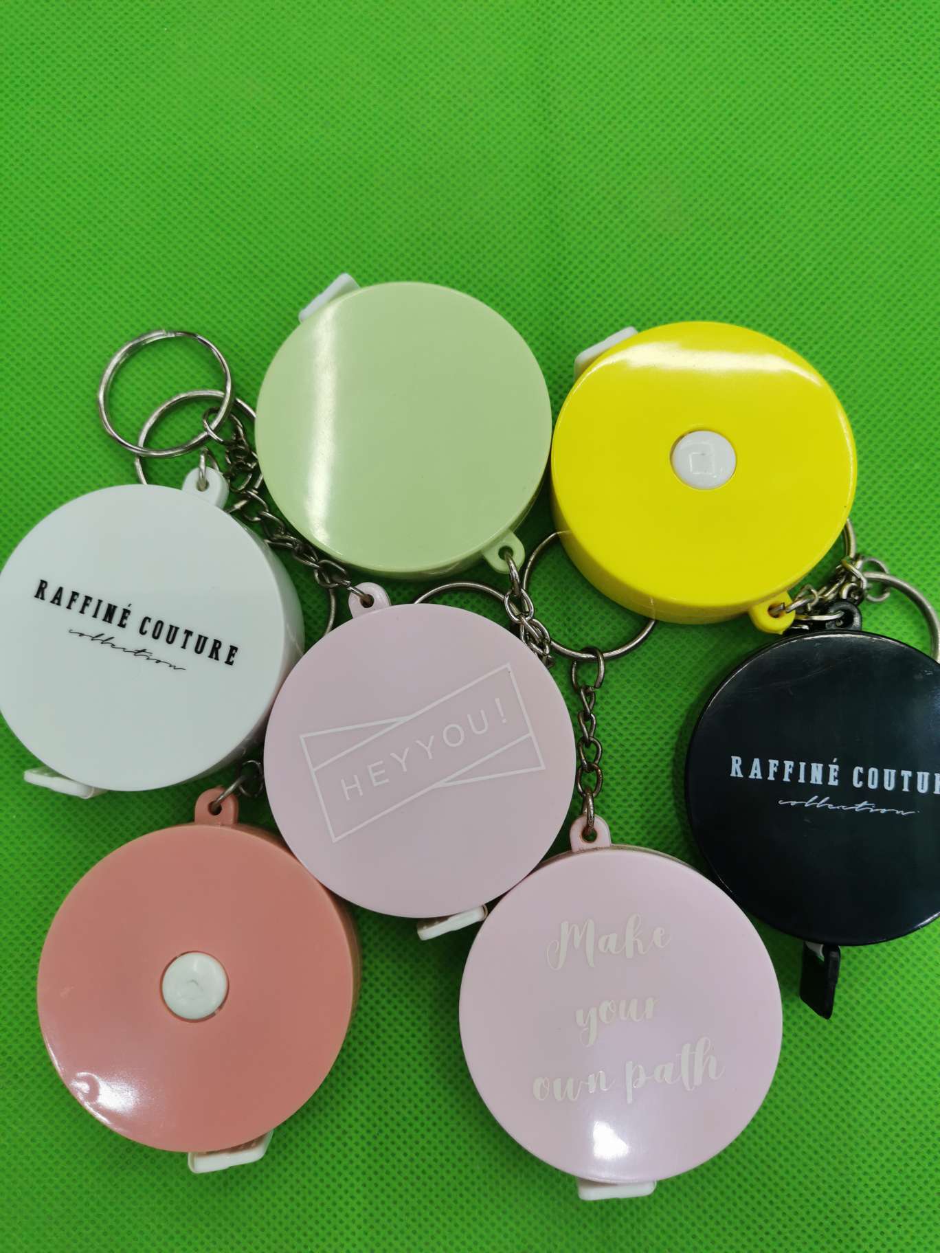 本店有新款带眼睛圆形小皮卷尺，款式漂亮，可以做各种赠送品，款式众多，欢迎新老客户来店下单或线上与线下下单都可以。详情图9