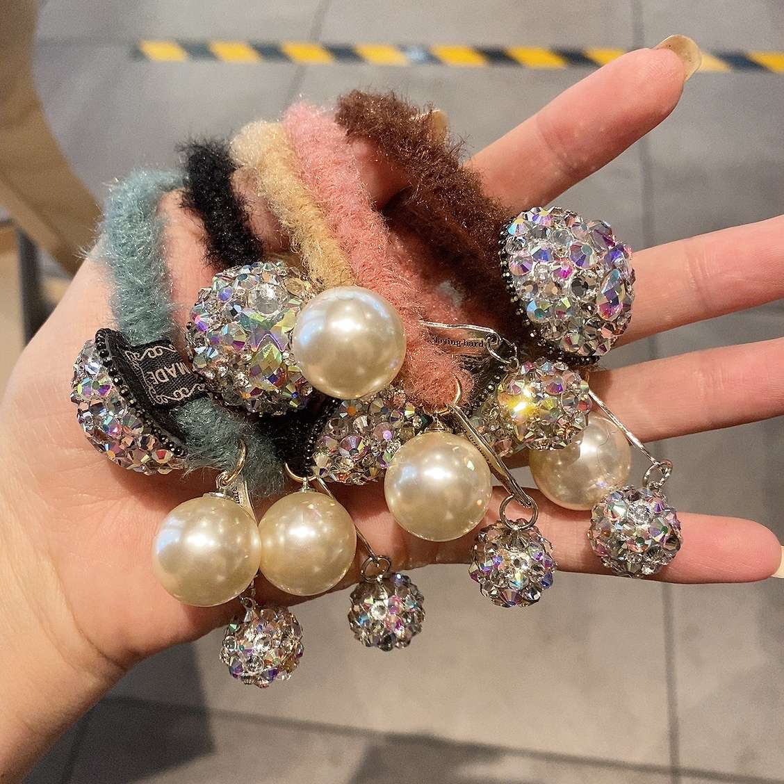 Butterfly Flower jewelry, rubber band, semi-circular pearl dot, satisfactory hanging diamond ball details Picture