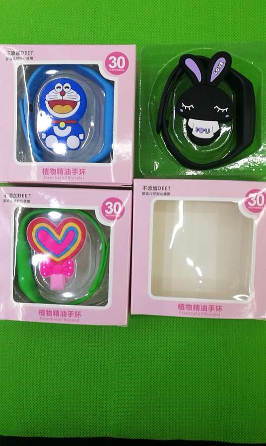 本店有驱蚊产品驱蚊表会发光，各式款式很多，款式颜色可以按客人随便选，量大从优，欢迎新老客户线上与线下或者来店面订购。详情图3