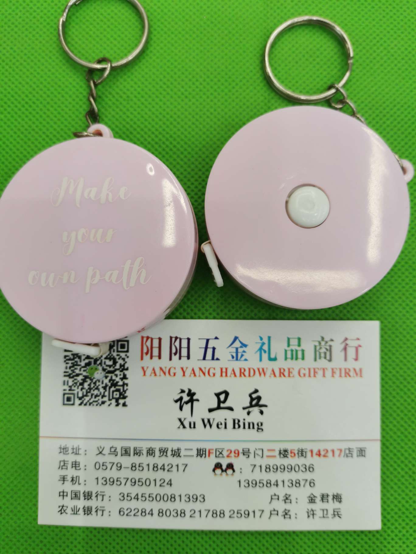 本店有新款带眼睛圆形小皮卷尺，款式漂亮，可以做各种赠送品，款式众多，欢迎新老客户来店下单或线上与线下下单都可以。详情图4