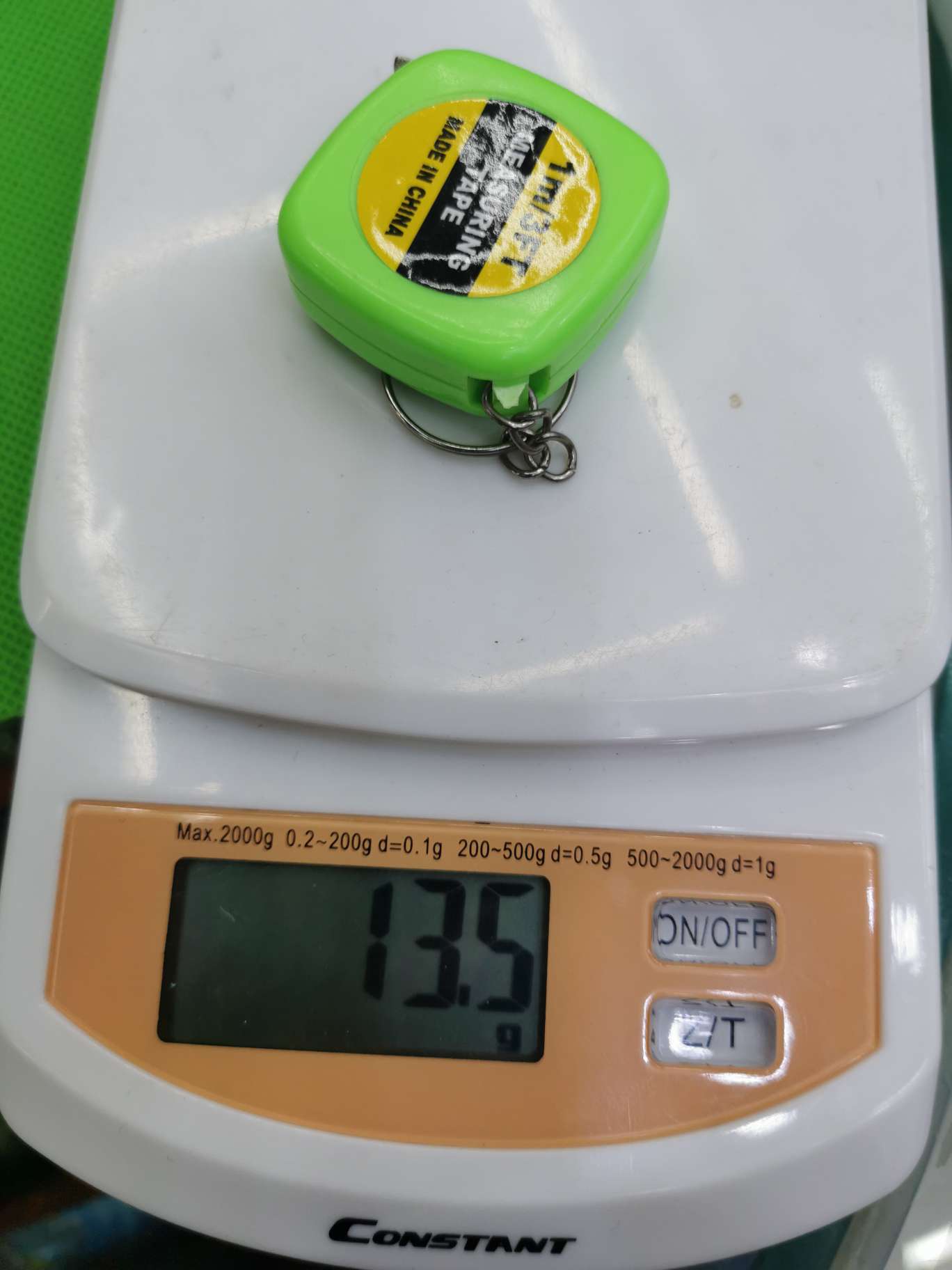 本店有迷你形小正方钢卷尺，款式漂亮，可以做各种赠送品，款式众多，欢迎新老客户来店下单或线上与线下下单都可以。白底实物图