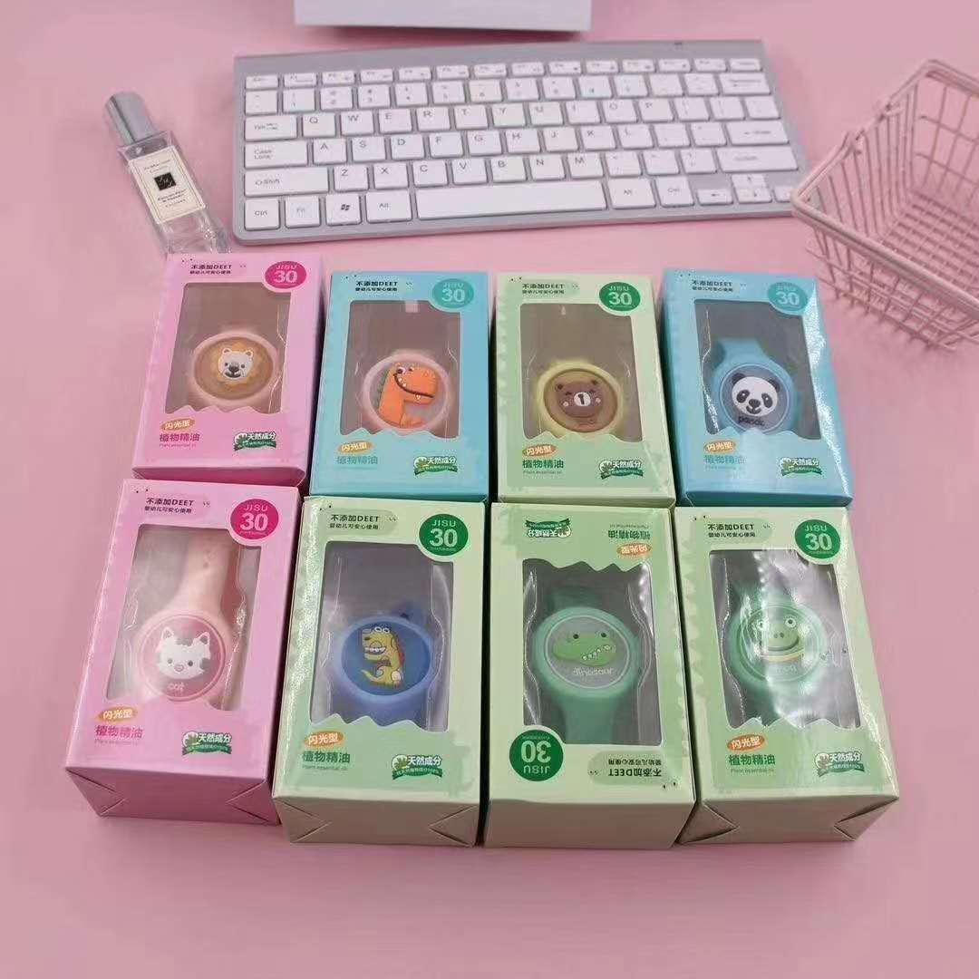 本店有驱蚊产品驱蚊表会发光，各式款式很多，款式颜色可以按客人随便选，量大从优，欢迎新老客户线上与线下或者来店面订购。细节图