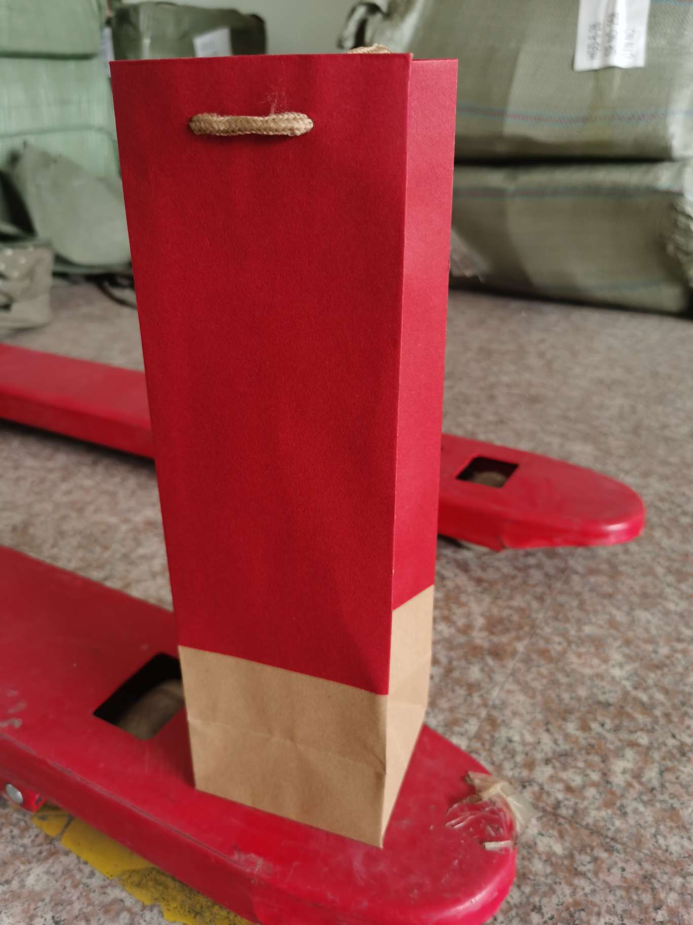 The cowhide wine bag is red