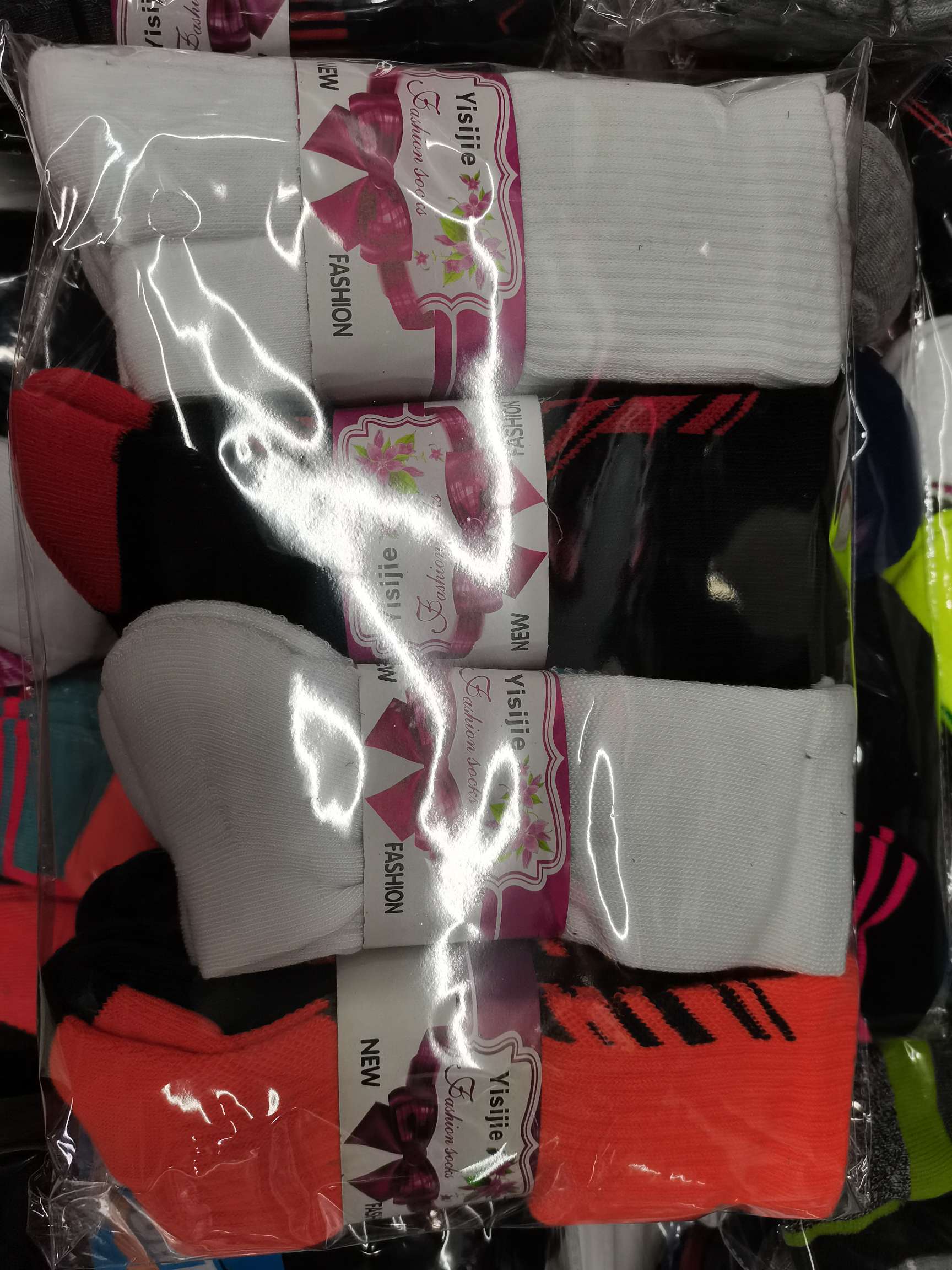 Factory direct sales of comfortable, cute and durable polyester-cotton short socks, four-color thick socks 11