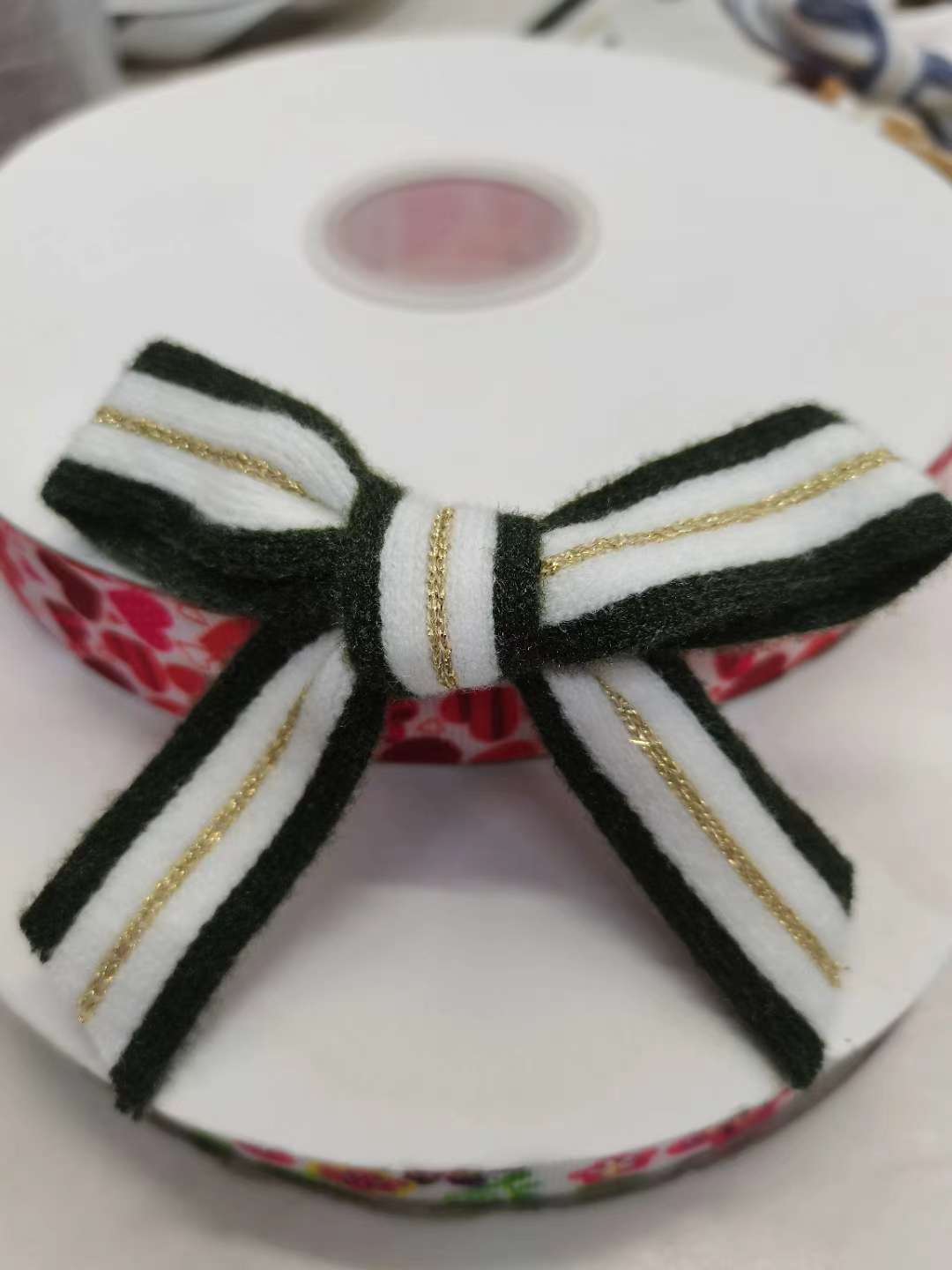 A mink woven ribbon bow Application Scenario