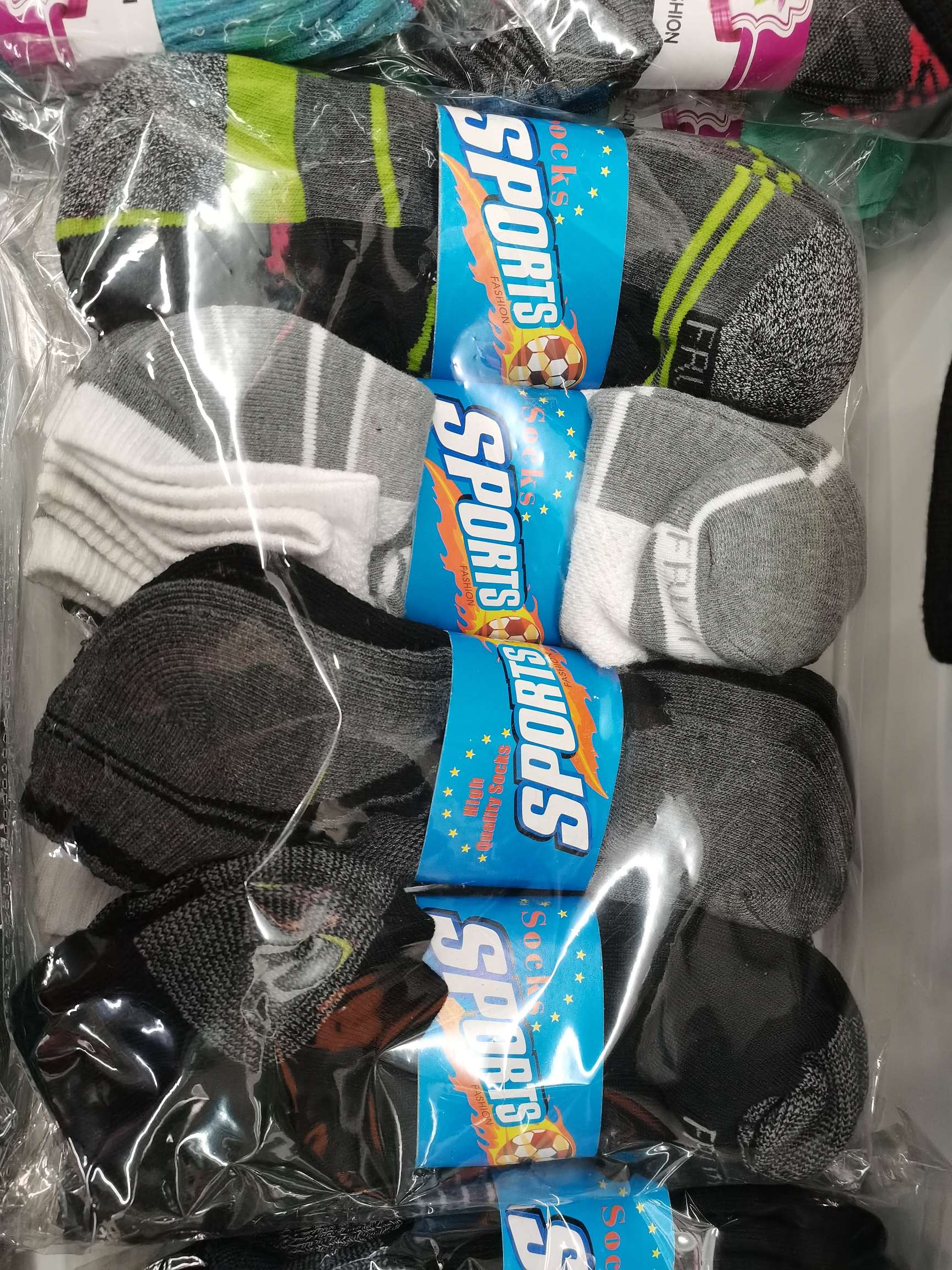 Factory direct sales of comfortable, cute and durable polyester-cotton short socks, four-color thick socks 6