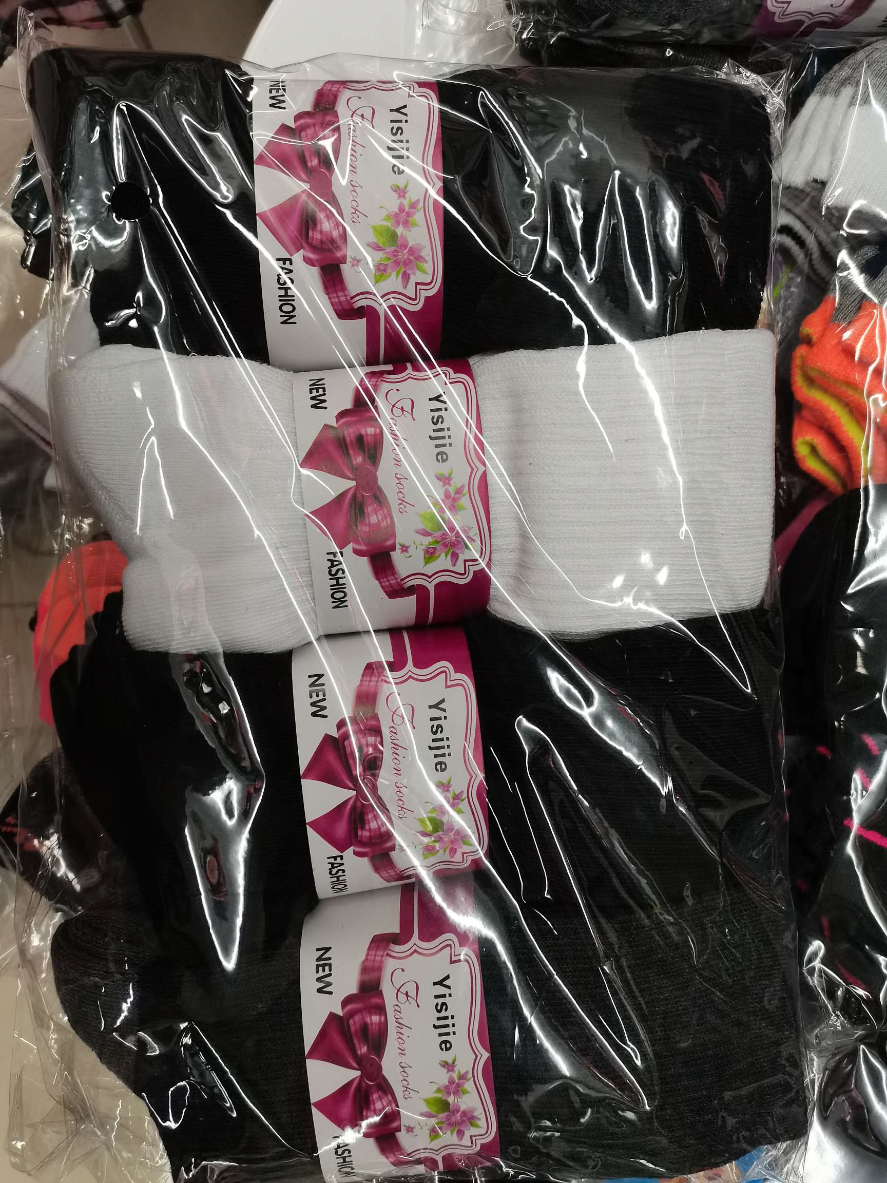 Factory direct sales of comfortable, cute and durable polyester-cotton short socks, four-color thick socks 10