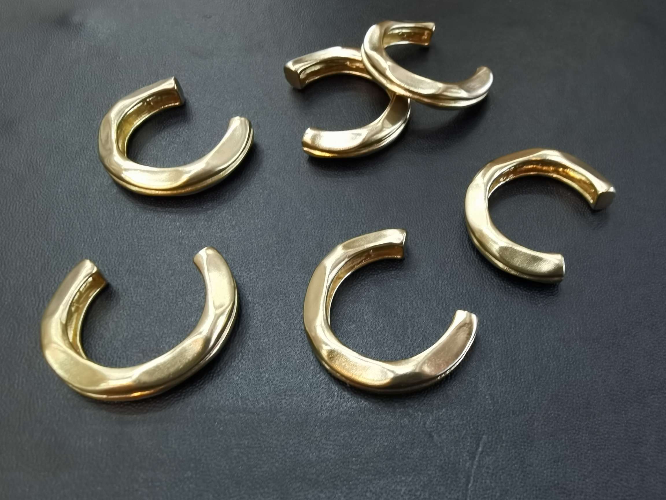 Cast double C ring thumbnail