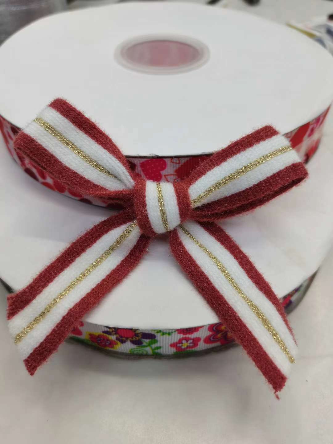 A mink woven ribbon bow Item Picture