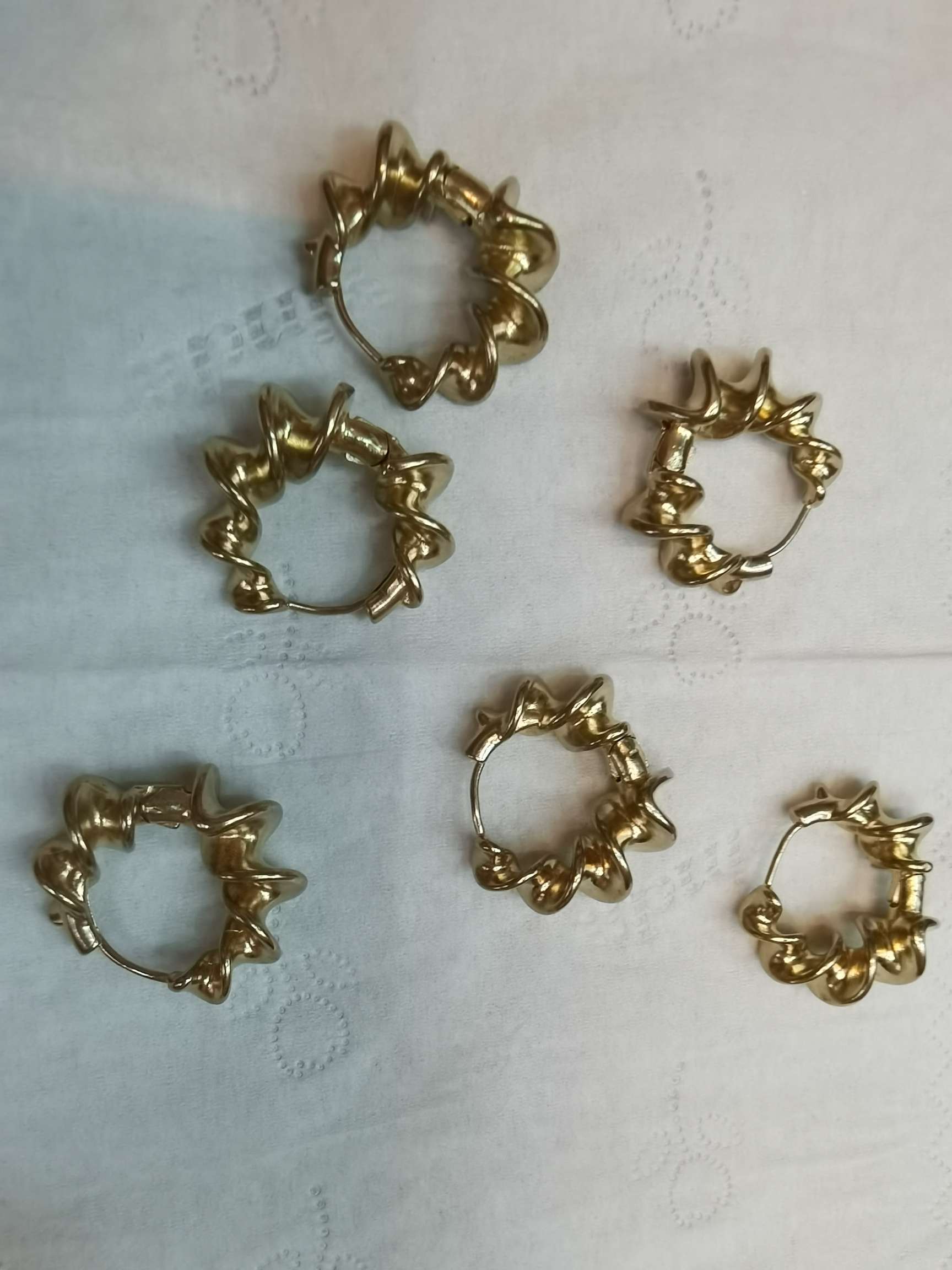 Thread ear clip thumbnail