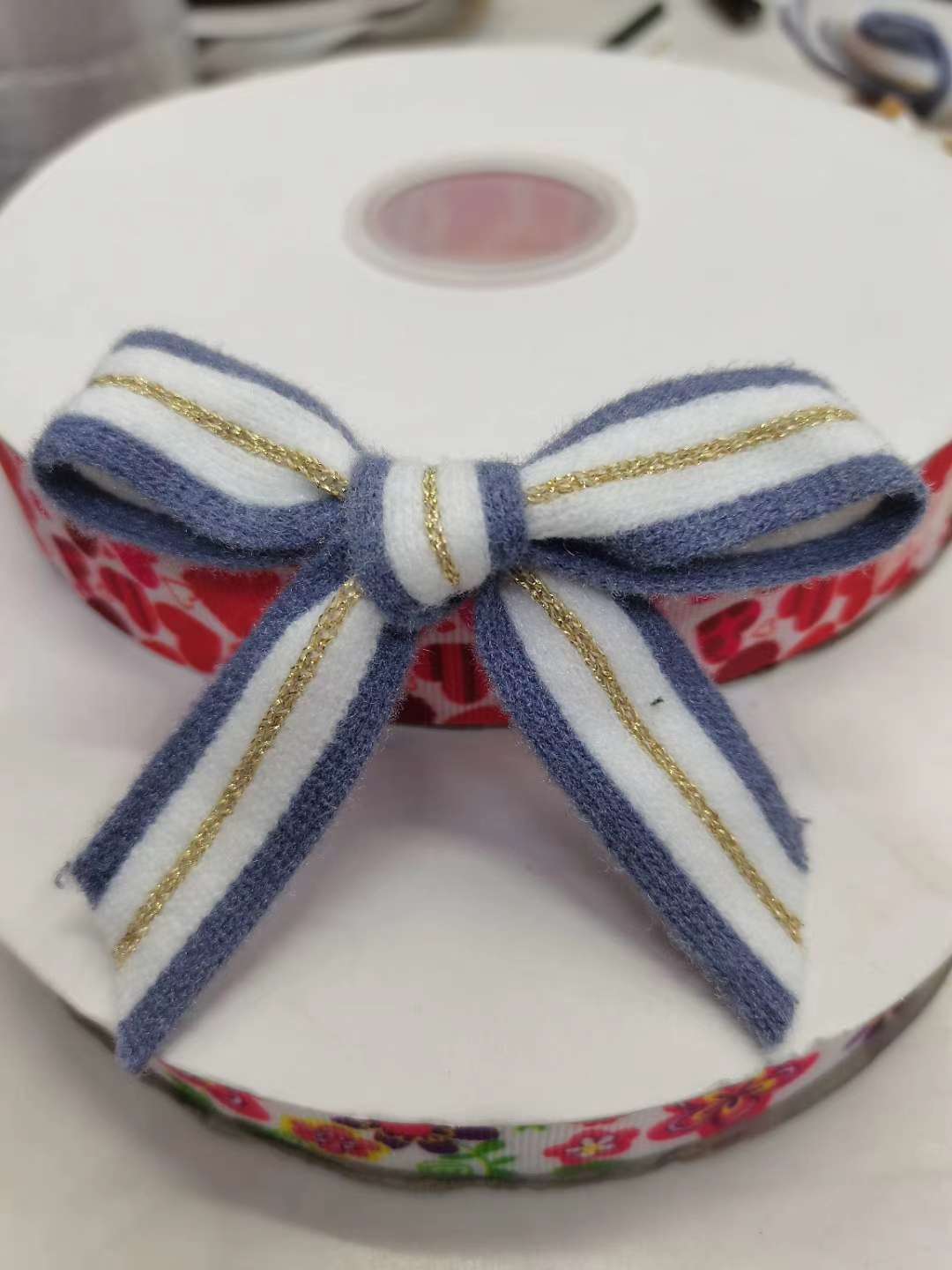 A mink woven ribbon bow Specification image