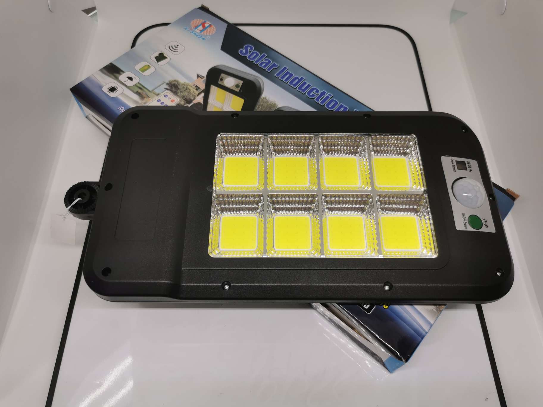 太阳能遥控路灯hs-8013（cob）c详情图2