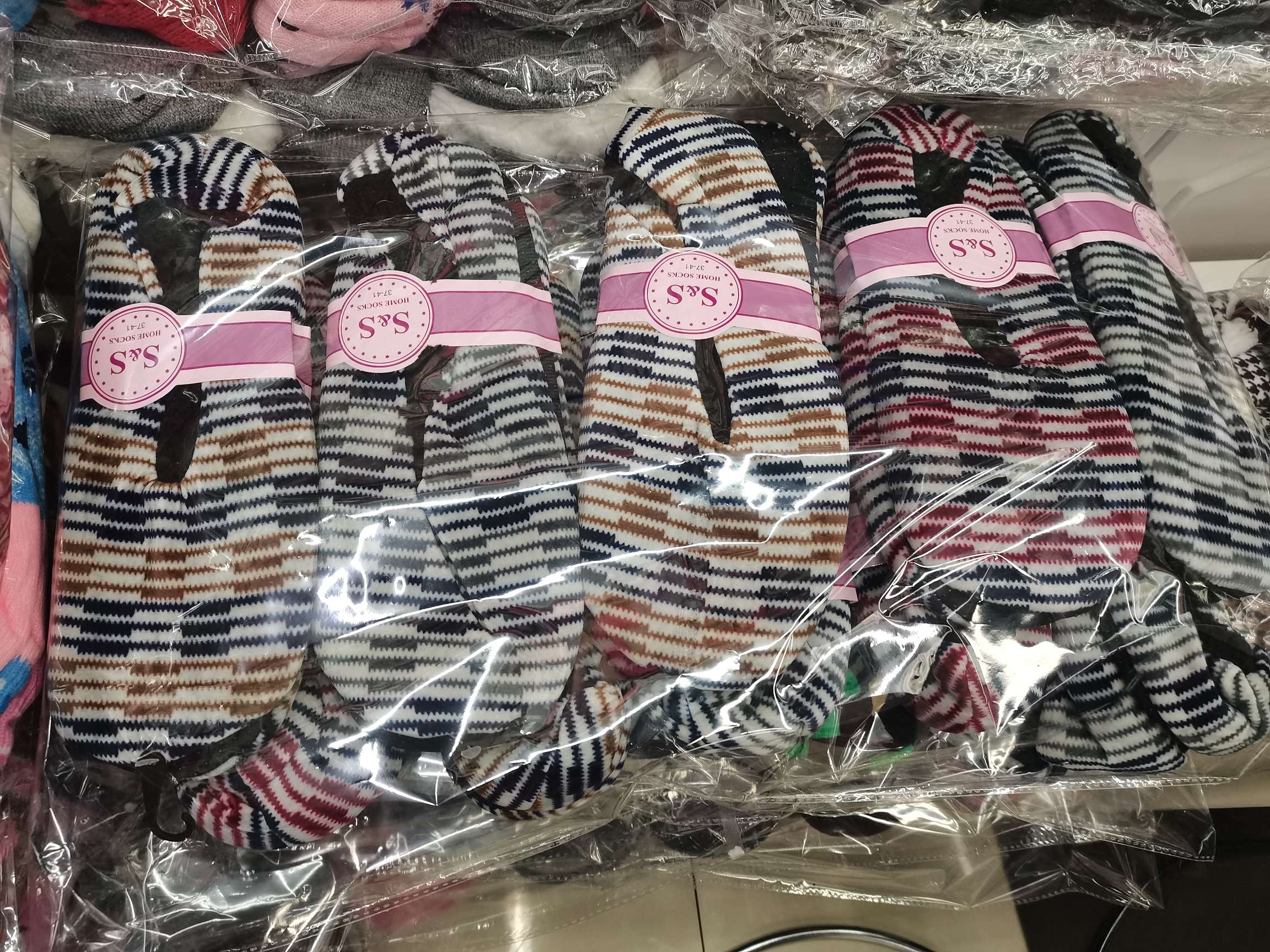 袜子新蒙钰针织涤棉男女袜厂家直销外贸加绒可爱厚袜子35