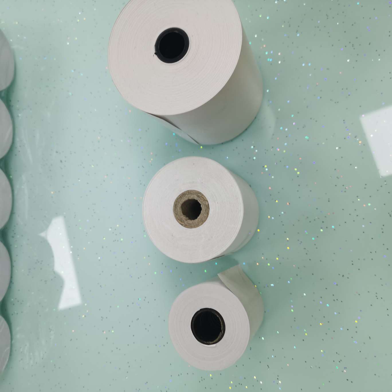 热敏纸，有57*40.57*50，57*60，80*60，80*70，80*80，用在超市收银机上，可以直接打印出来，方细节图