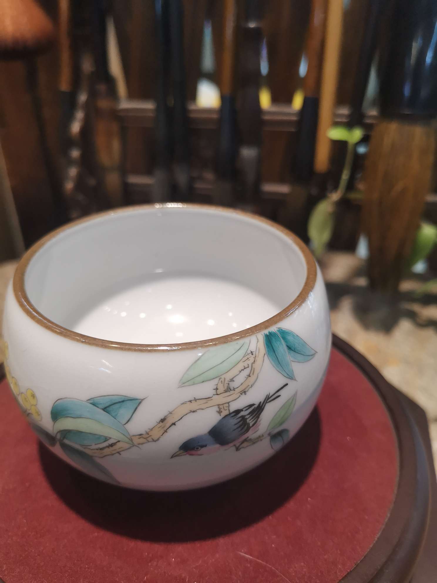 汝瓷系列枇杷树与鸟茗杯手绘画产品图