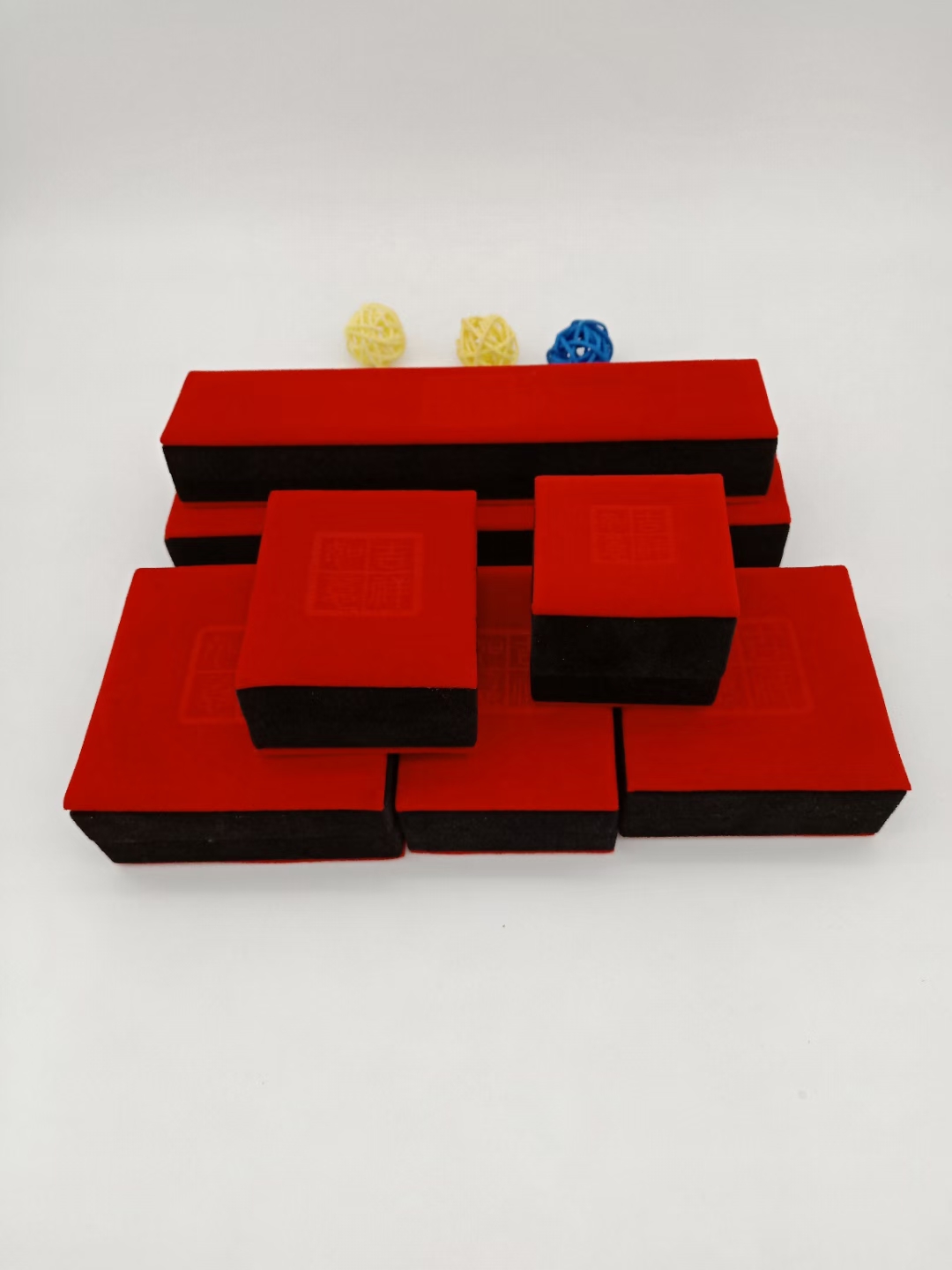 Rounded corner velvet jewelry box, ring, pendant, bracelet, necklace, set Application Scenario