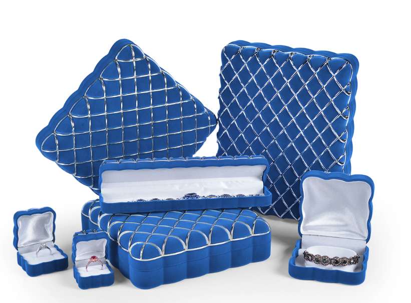 A set of high-end grid jewelry boxes, rings, pendants, bracelets, necklaces, suits, extra-large suits