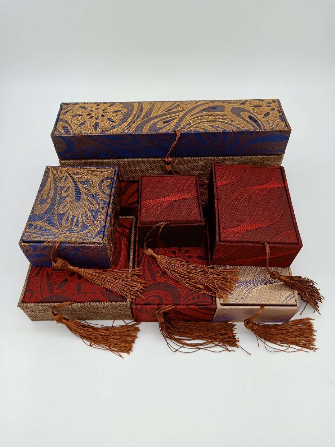 Jewelry box with whiskers, ring, pendant, bracelet, necklace details Picture