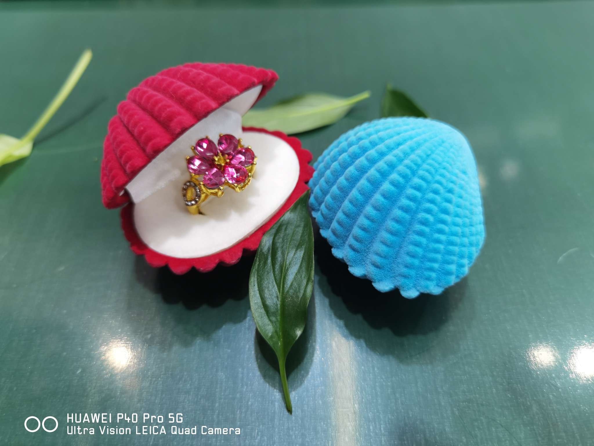 A set of flocked shell boxes, rings, pendants, bracelets, watches, and suits details Picture