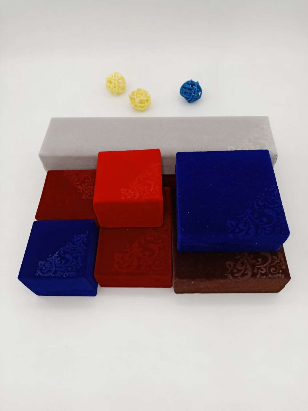 Rounded corner velvet jewelry box, ring, pendant, bracelet, necklace, set details Picture