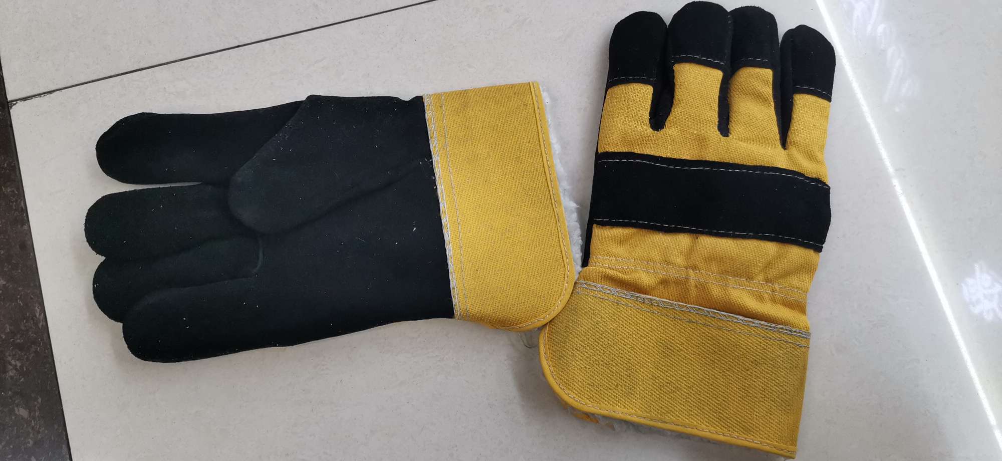 Fleece heat-resistant gloves