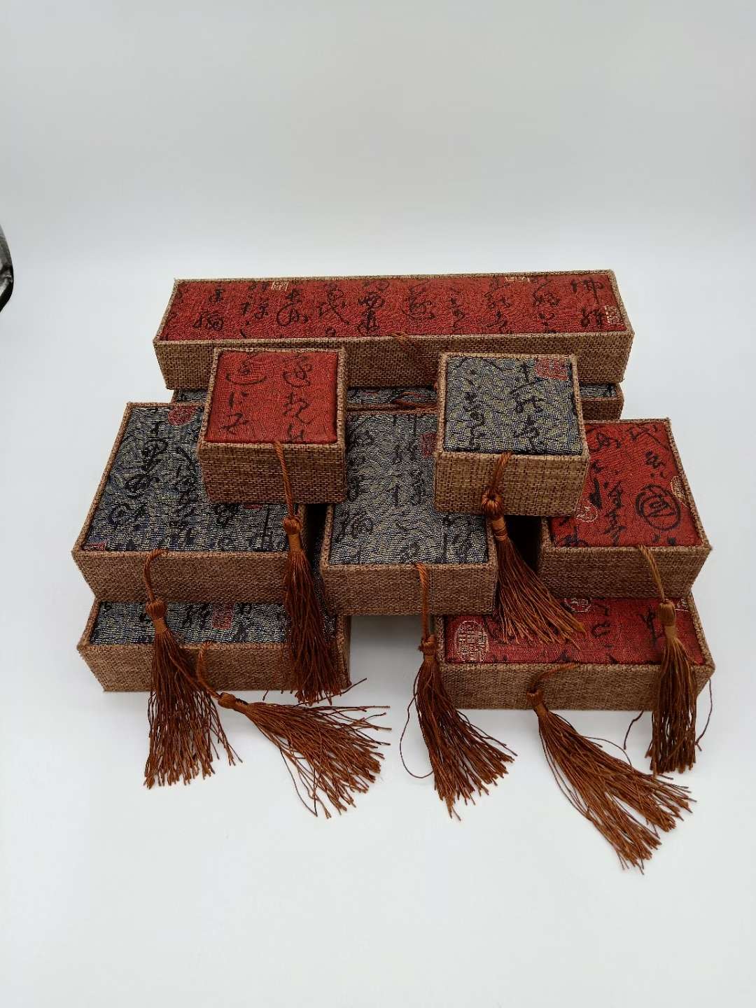 Jewelry box with whiskers, ring, pendant, bracelet, necklace Application Scenario