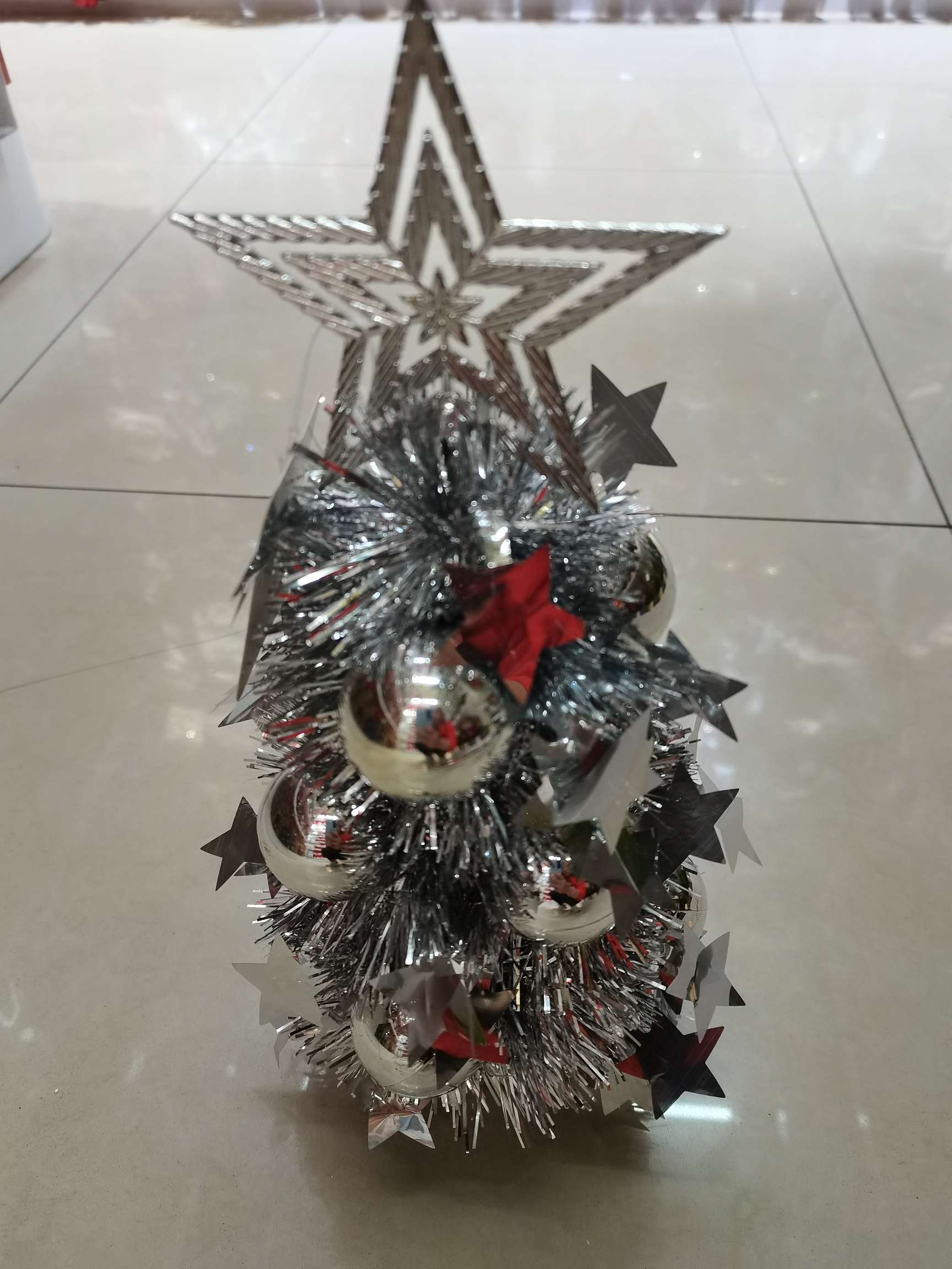 Silver Christmas tree details Picture