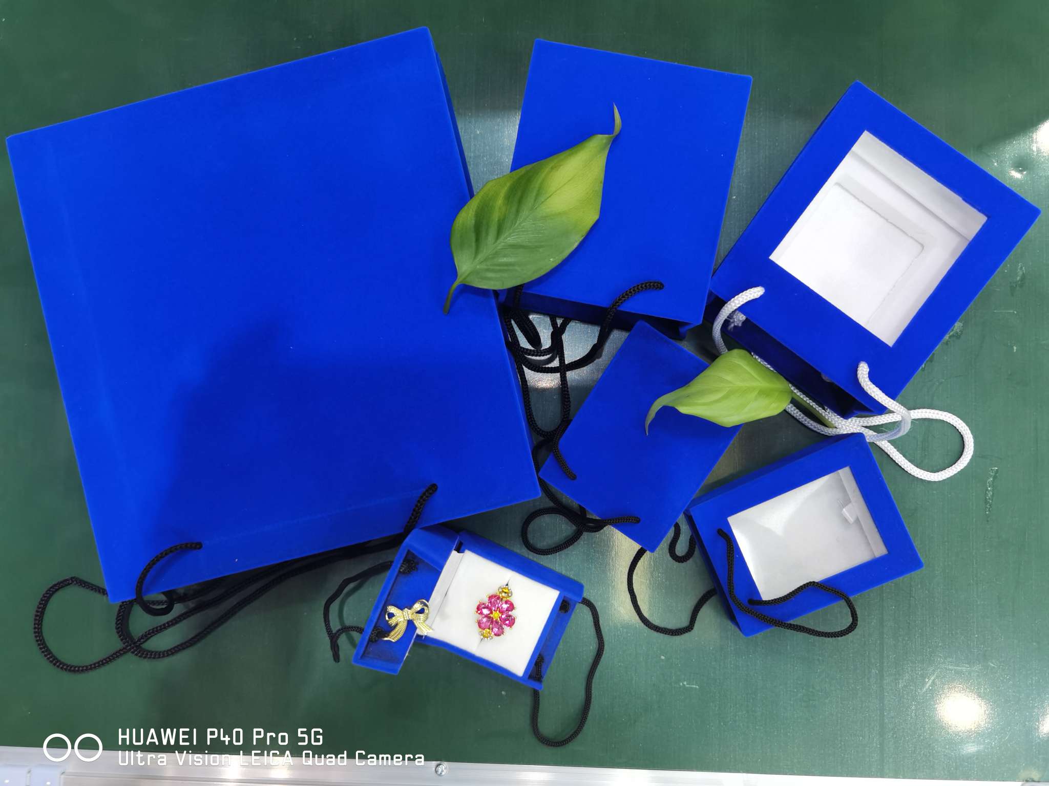 A set of high-end jewelry boxes, rings, pendants, bracelets, necklaces, small sets and large sets details Picture